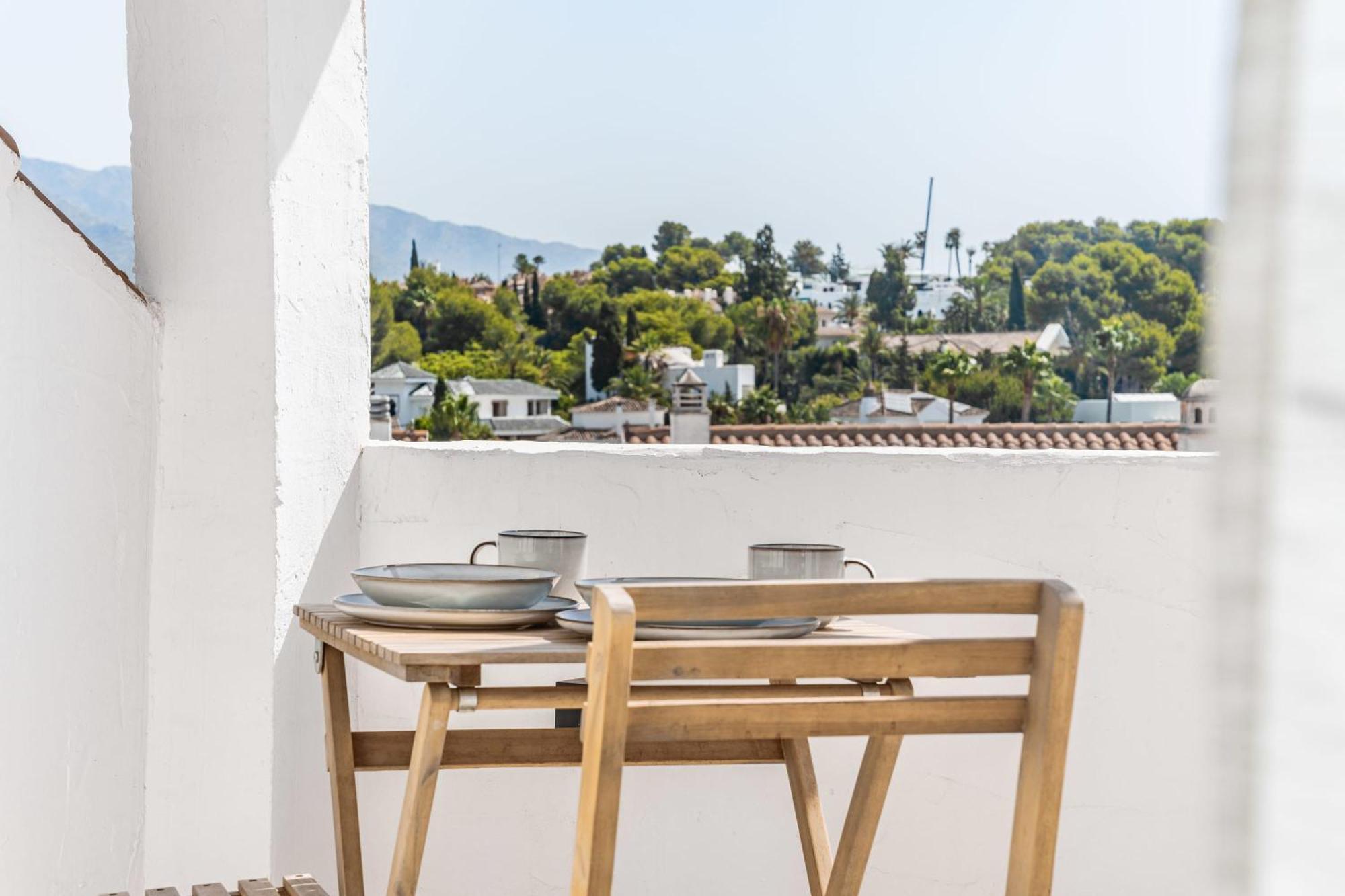 La Maestranza Luxury Views Nueva Andalucia Apartment