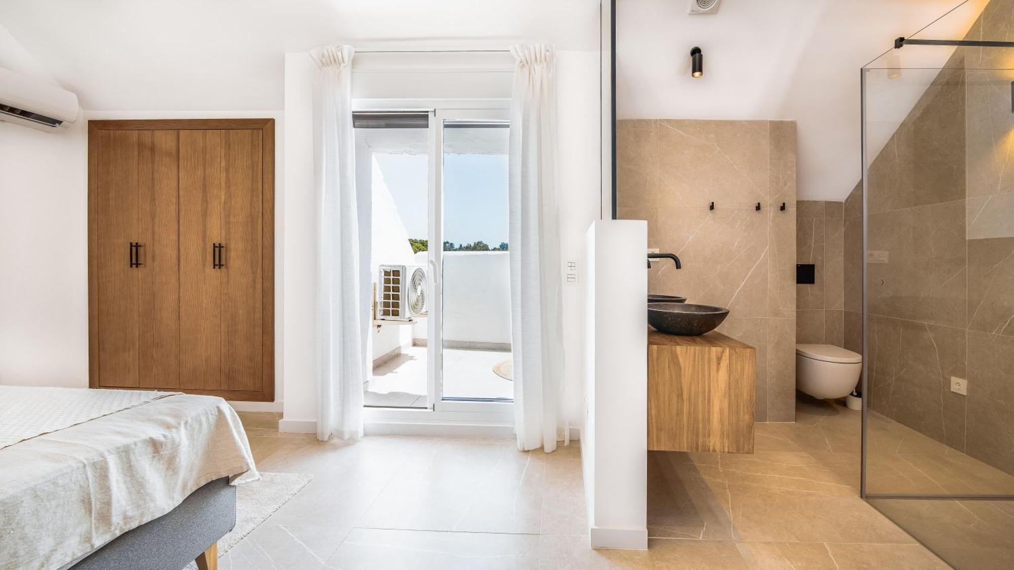 La Maestranza Luxury Views Nueva Andalucia Apartment