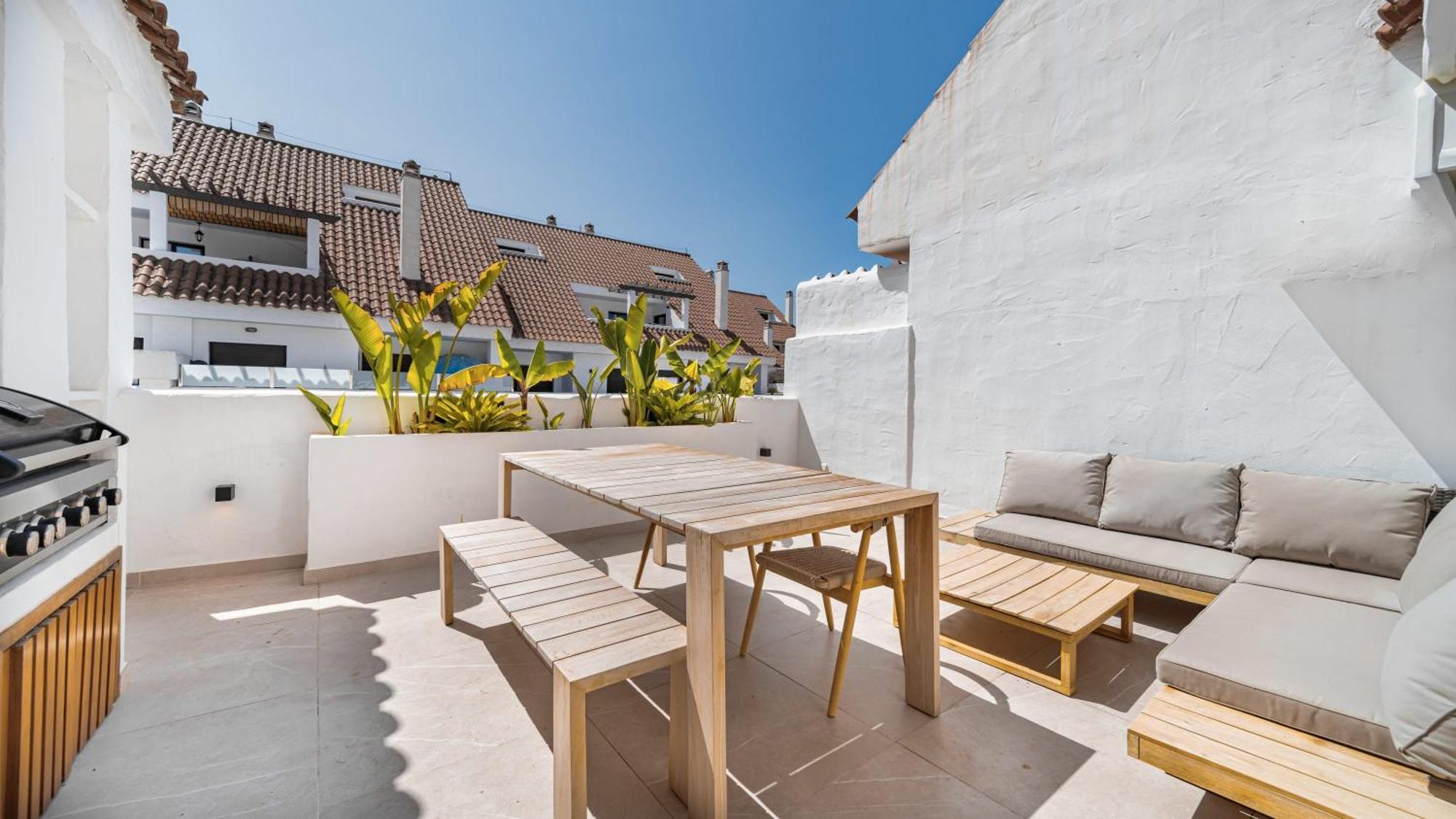 La Maestranza Luxury Views Nueva Andalucia Apartment