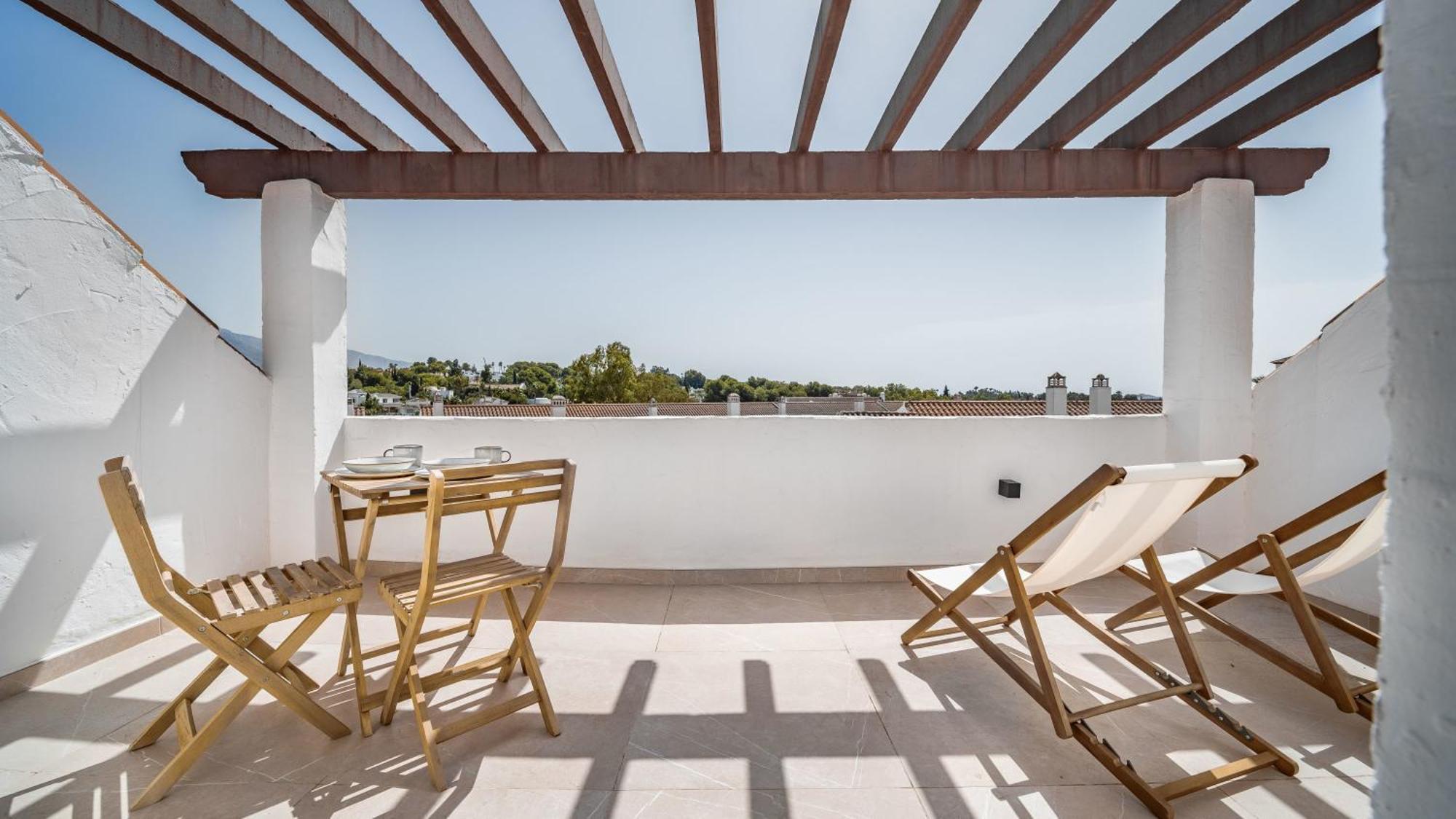 La Maestranza Luxury Views Nueva Andalucia Apartment